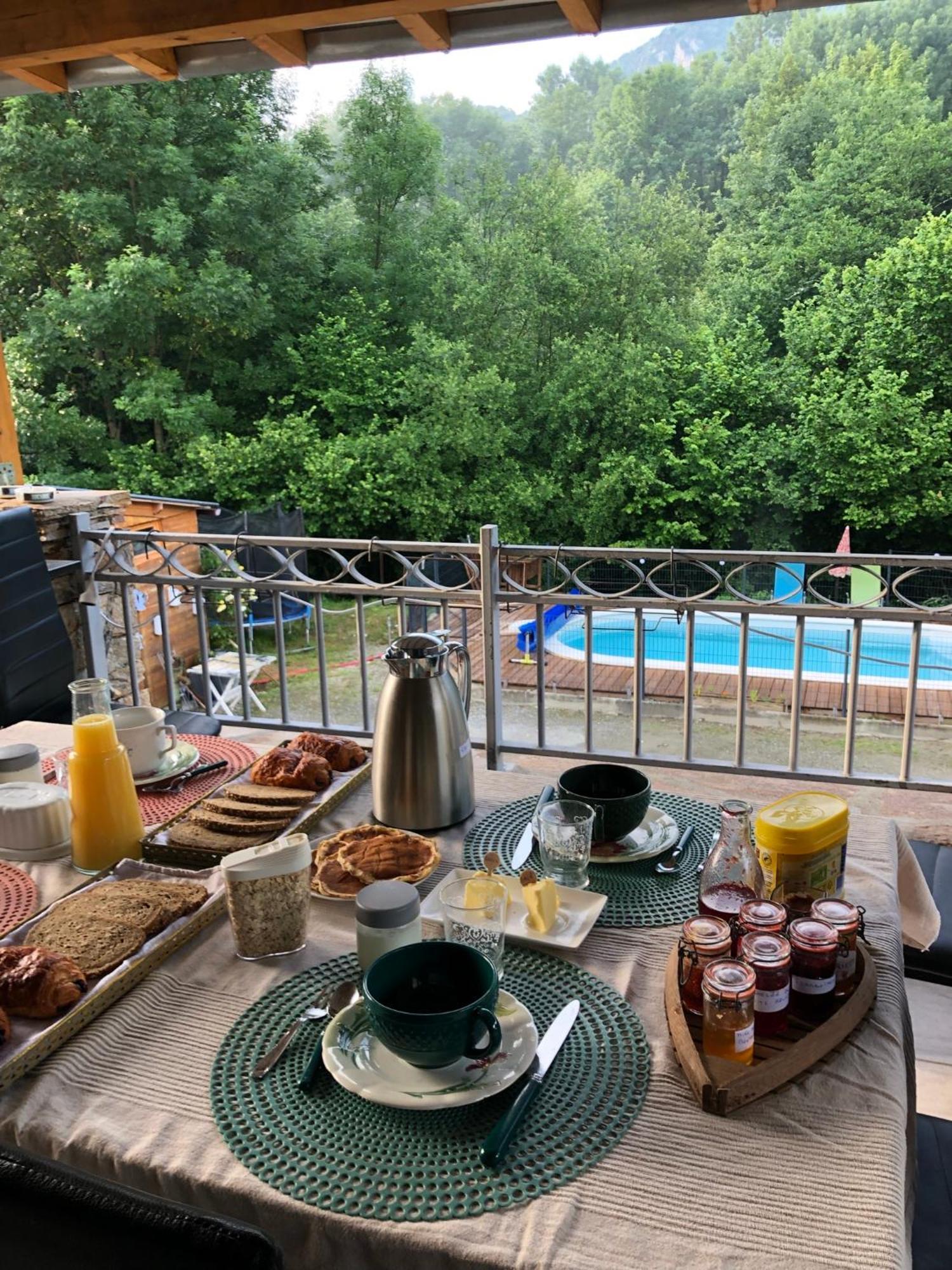 Au Bord De L Eau Bed & Breakfast Surba ภายนอก รูปภาพ