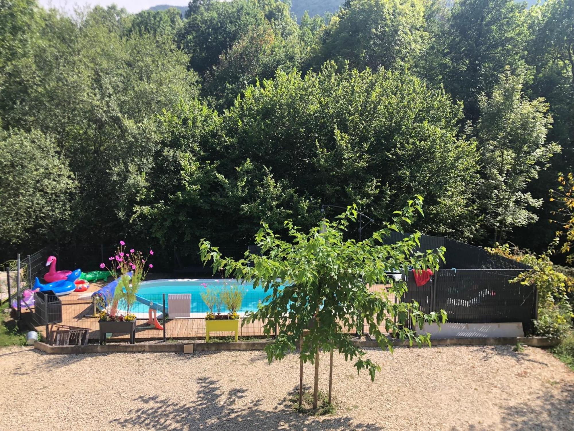 Au Bord De L Eau Bed & Breakfast Surba ภายนอก รูปภาพ