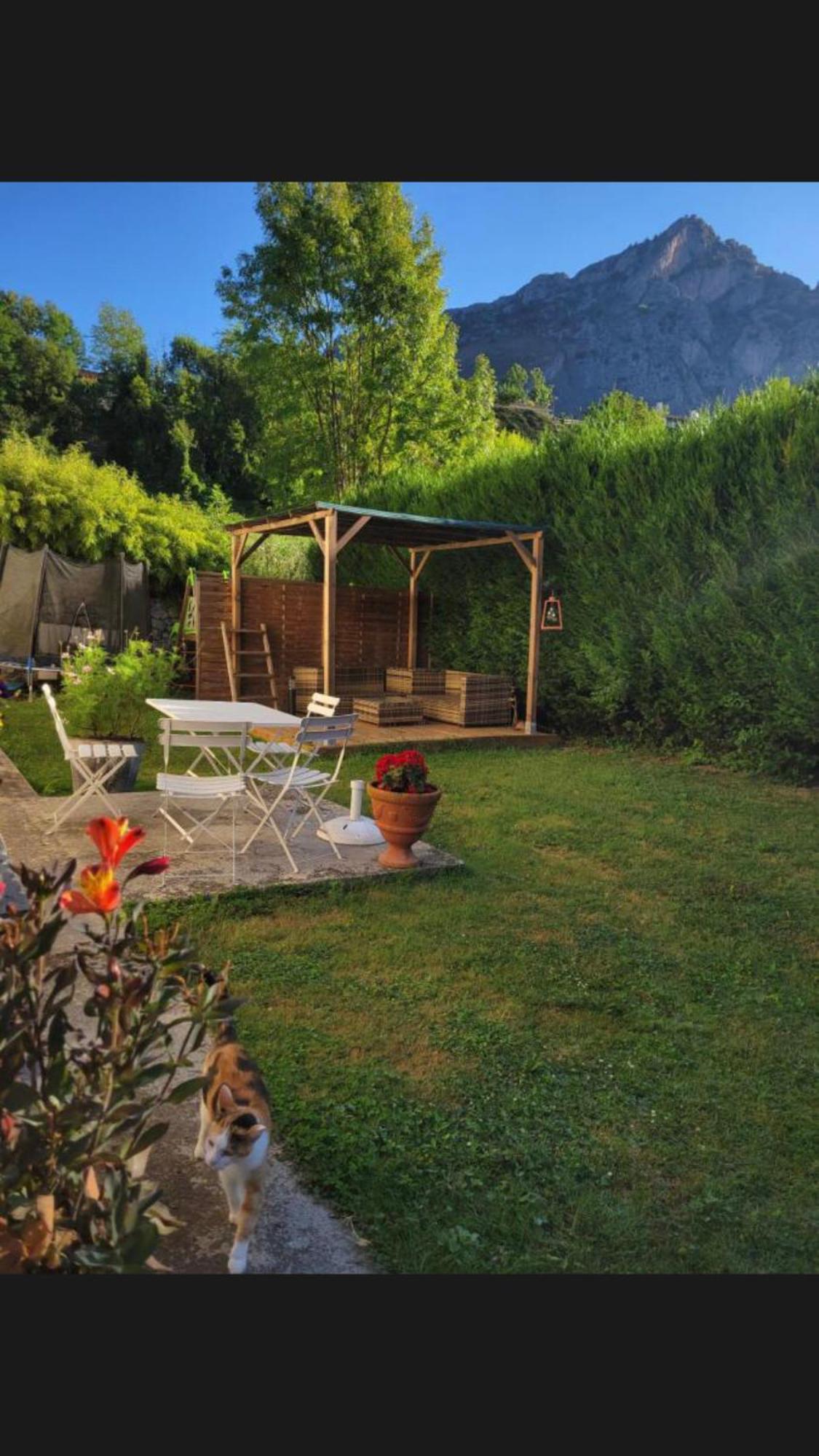 Au Bord De L Eau Bed & Breakfast Surba ภายนอก รูปภาพ